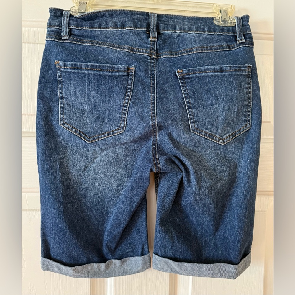 d. jeans Ladies denim shorts EUC - Picture 2 of 5